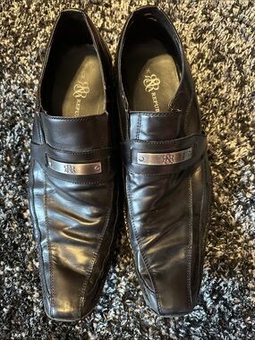 Rock & Republic Black Leather Slip-On Loafers with Metal Accent